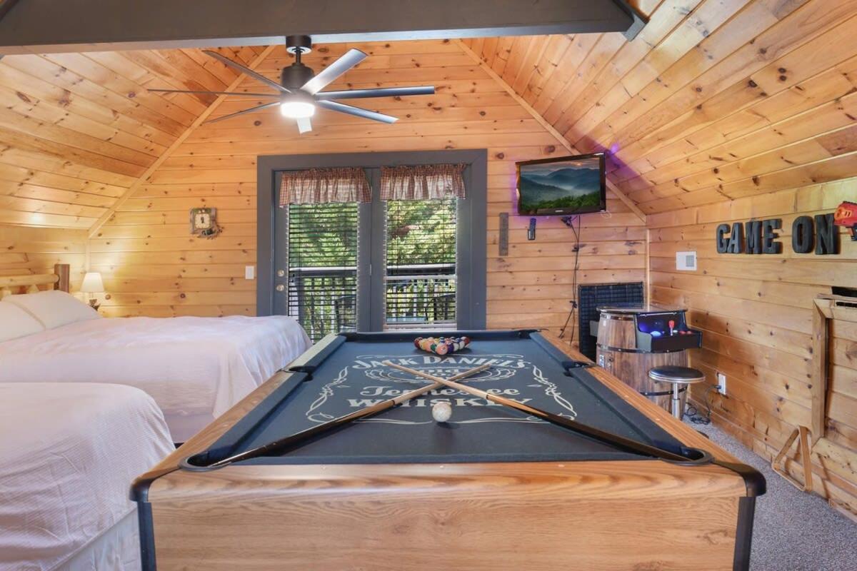 Ryes And Shine Bootlegger'S Cabin! Hot Tub* Pool* Arcade* Billiards *Ev * Pet Friendly Sevierville Exterior foto