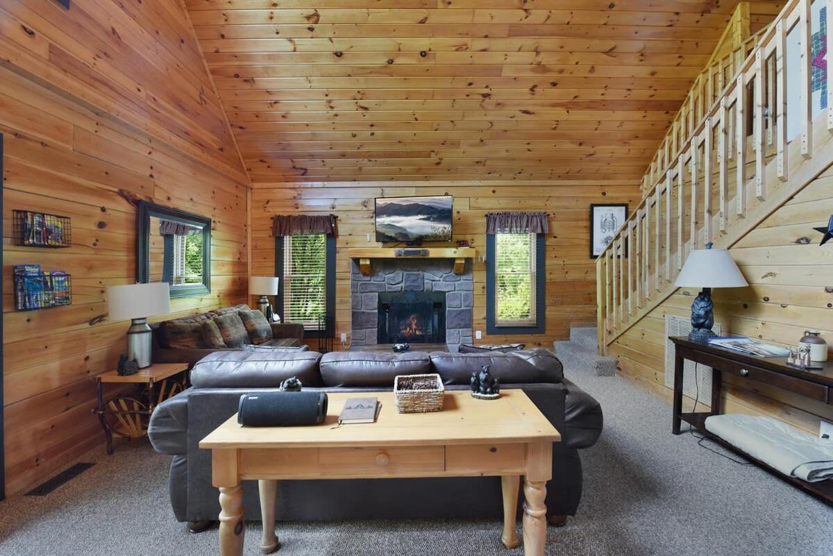 Ryes And Shine Bootlegger'S Cabin! Hot Tub* Pool* Arcade* Billiards *Ev * Pet Friendly Sevierville Exterior foto