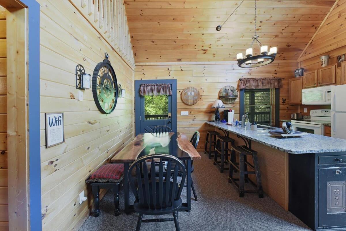 Ryes And Shine Bootlegger'S Cabin! Hot Tub* Pool* Arcade* Billiards *Ev * Pet Friendly Sevierville Exterior foto
